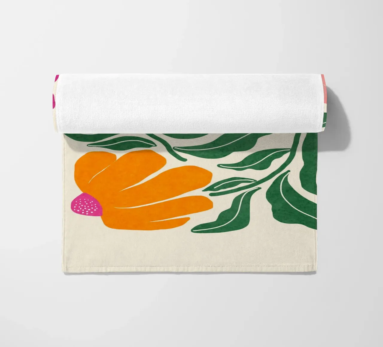 Whimsy Bloom - brillante toalla de playa de Gale Switzer