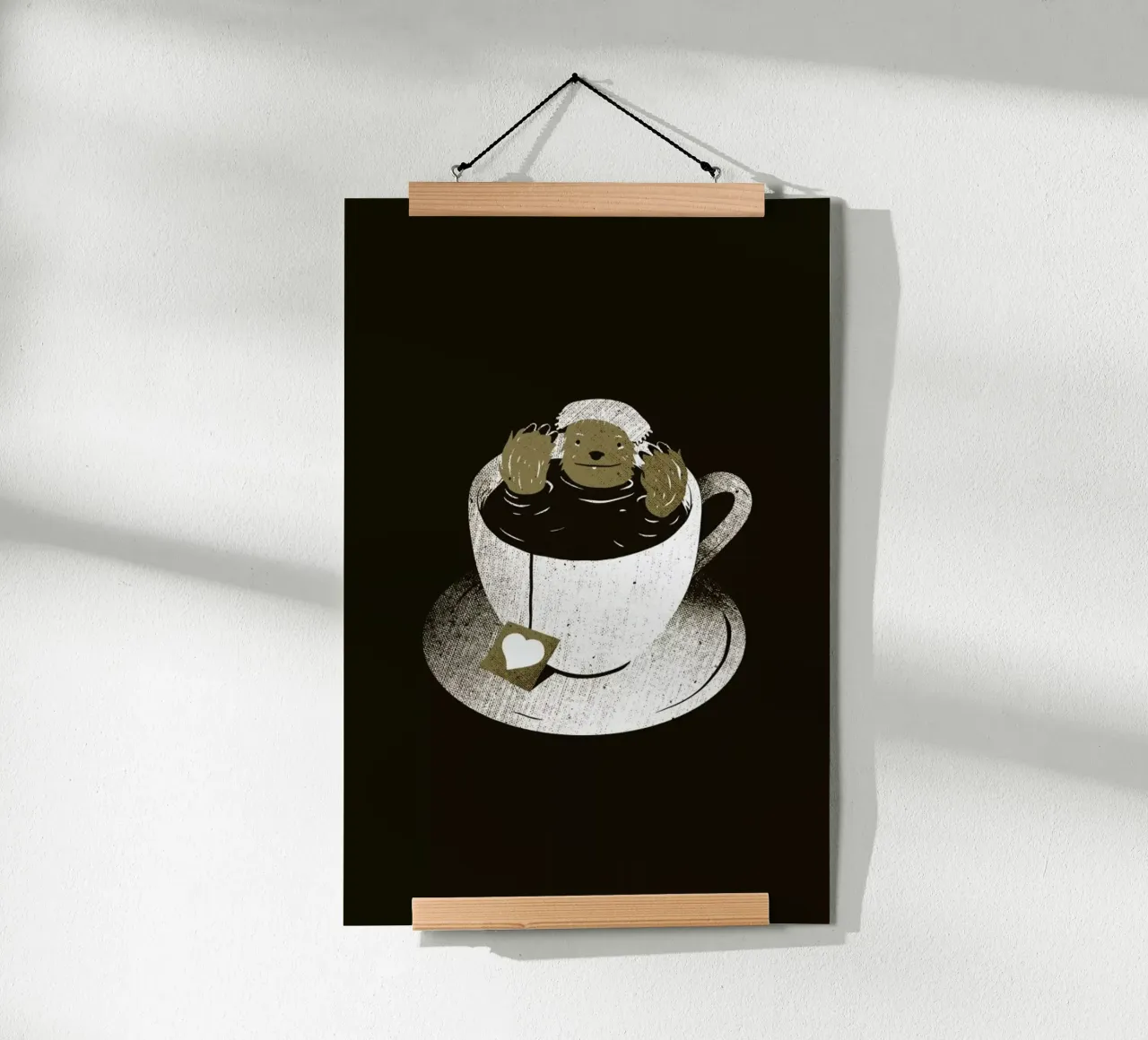 Monday Bath Sloth Coffee poster con telaio in legno da Tobe Fonseca