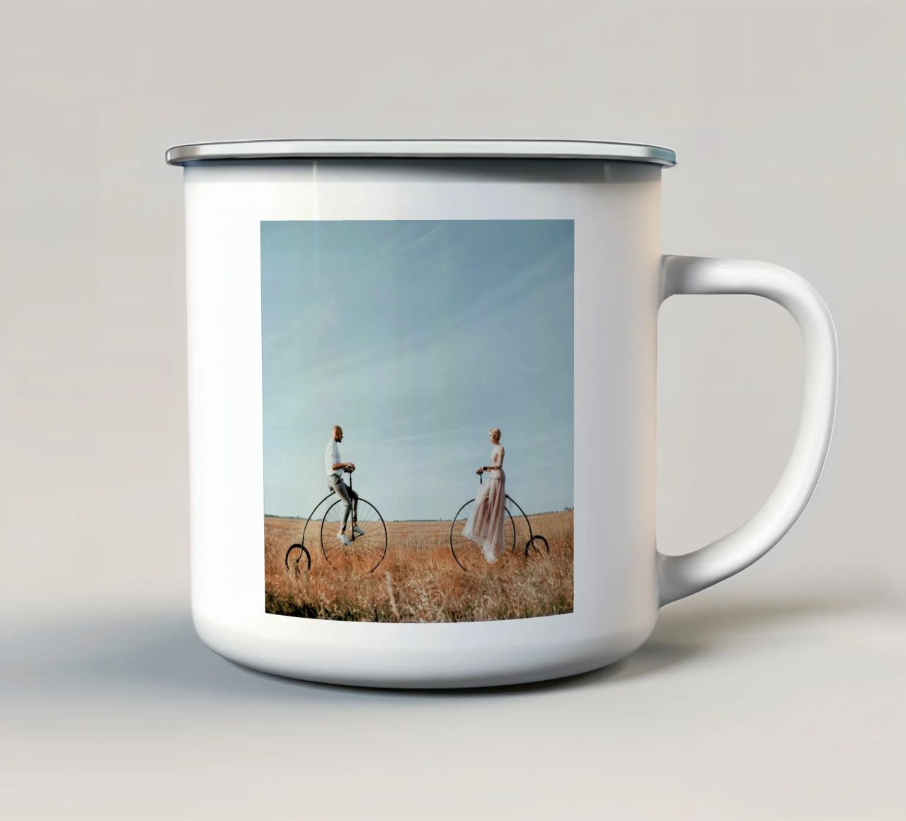 The One tazza in smalto da Jovana Rikalo