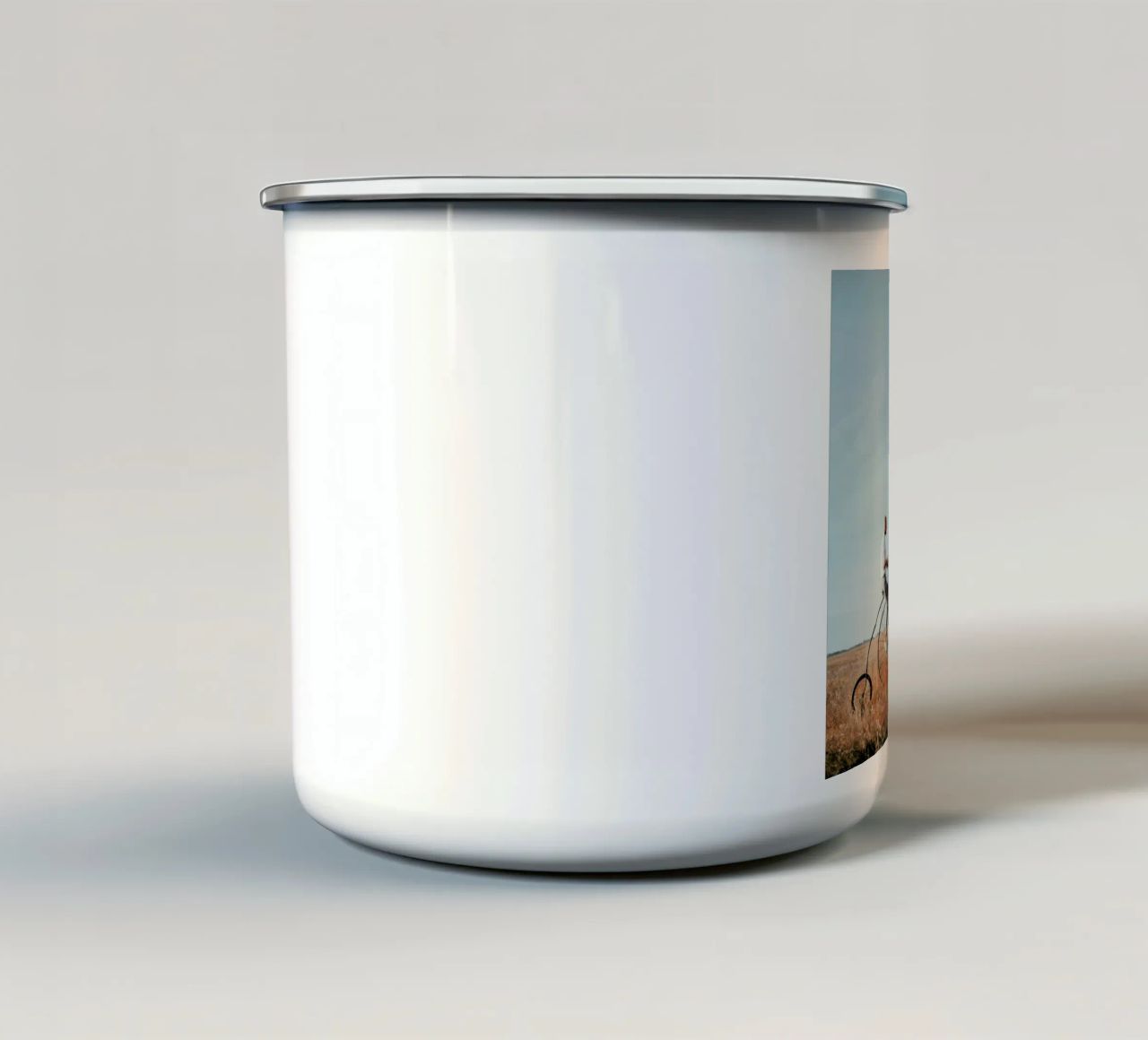 The One tazza in smalto da Jovana Rikalo