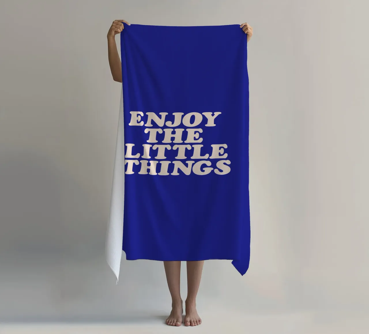 Godetevi le piccole cose Design tipografico positivo telo mare da THE MOTIVATED TYPE
