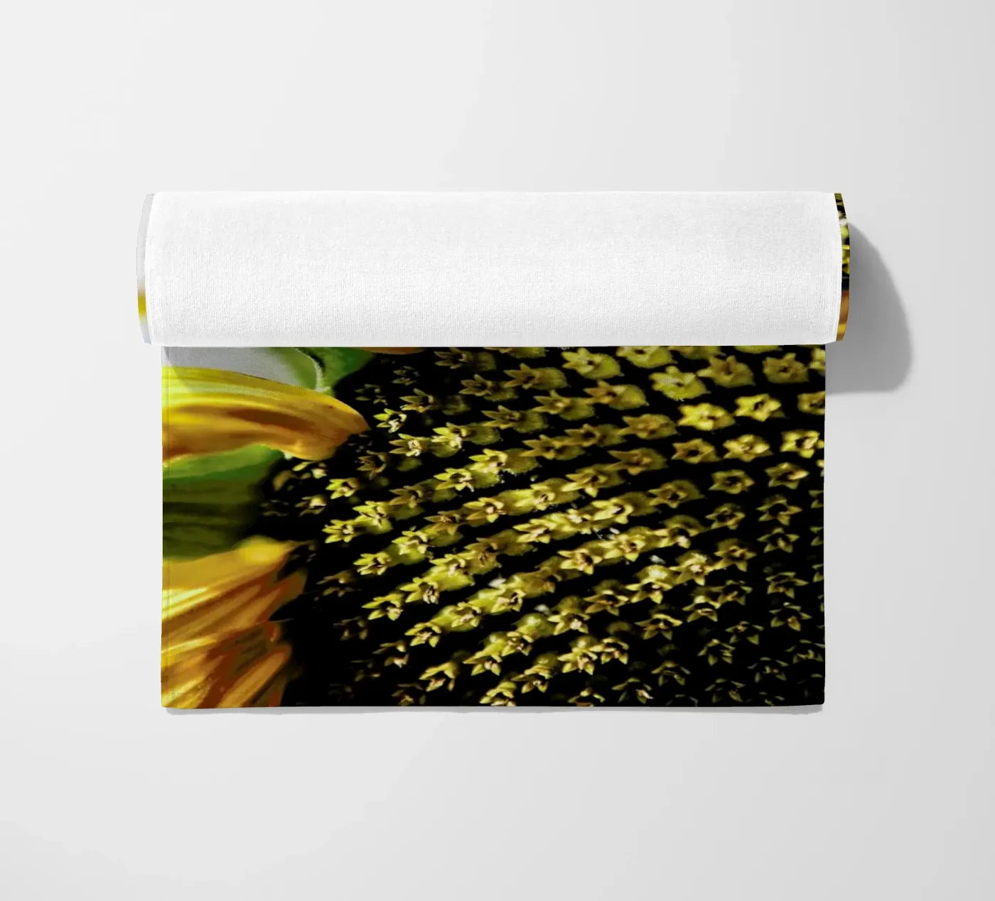 Sunflower strandhanddoek van Shot By Clint