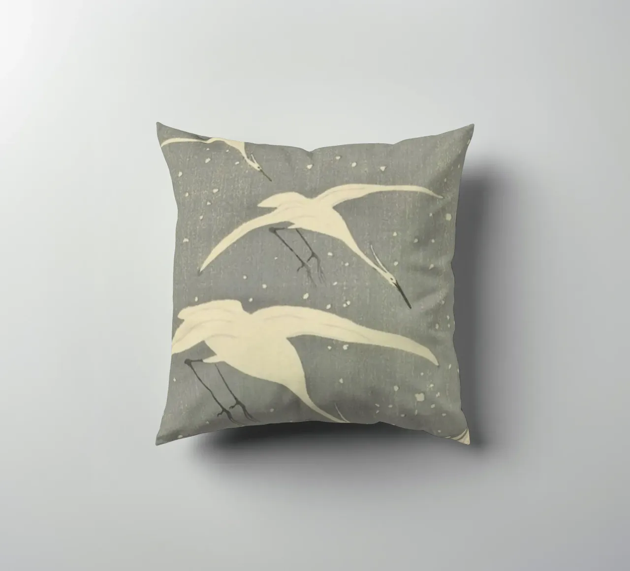 Egrette in discesa sulla neve - Ohara Koson cuscino da William Store