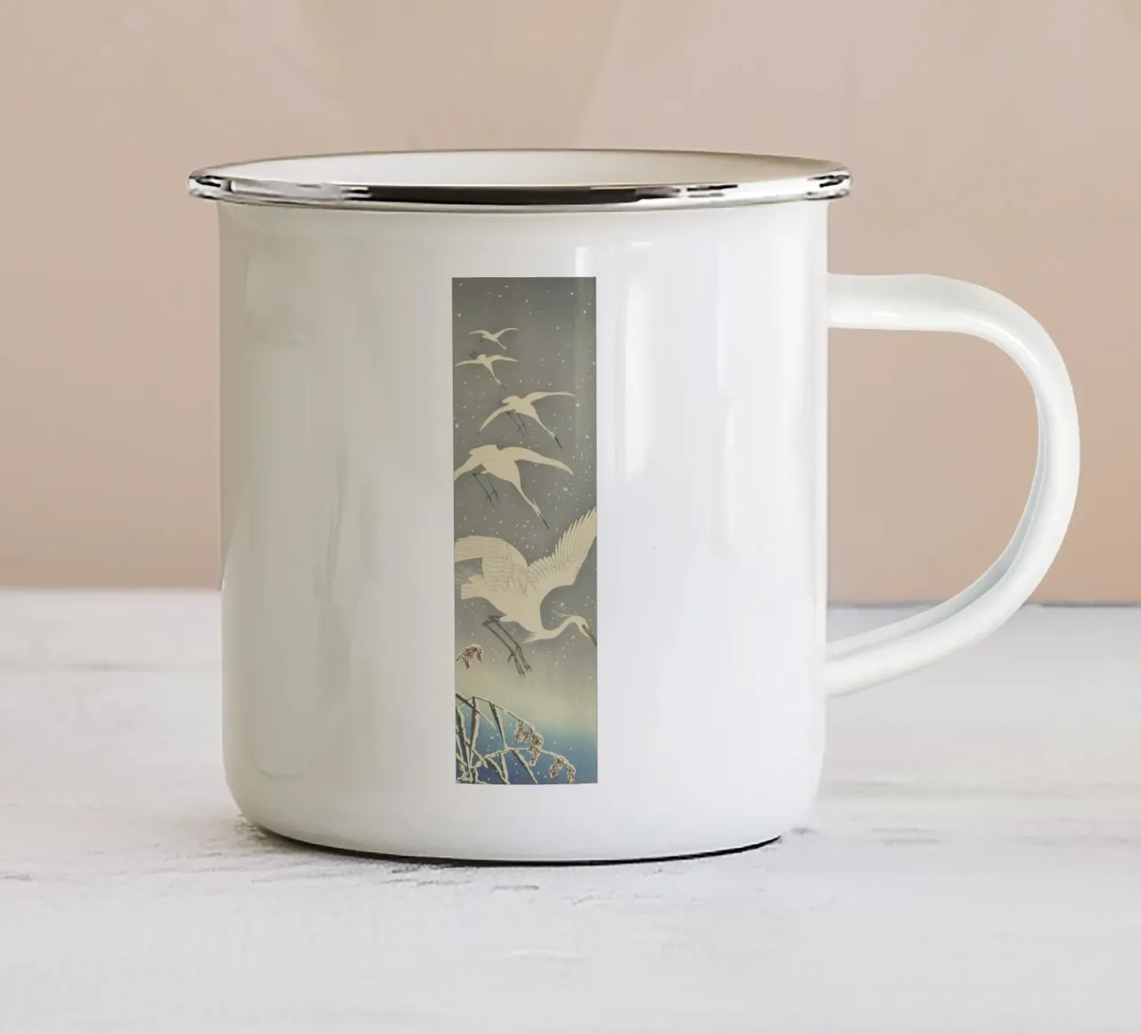 Egrette in discesa sulla neve - Ohara Koson tazza in smalto da William Store