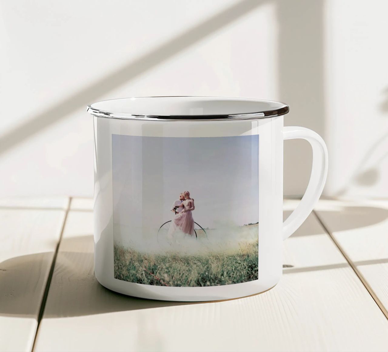 Together tazza in smalto da Jovana Rikalo