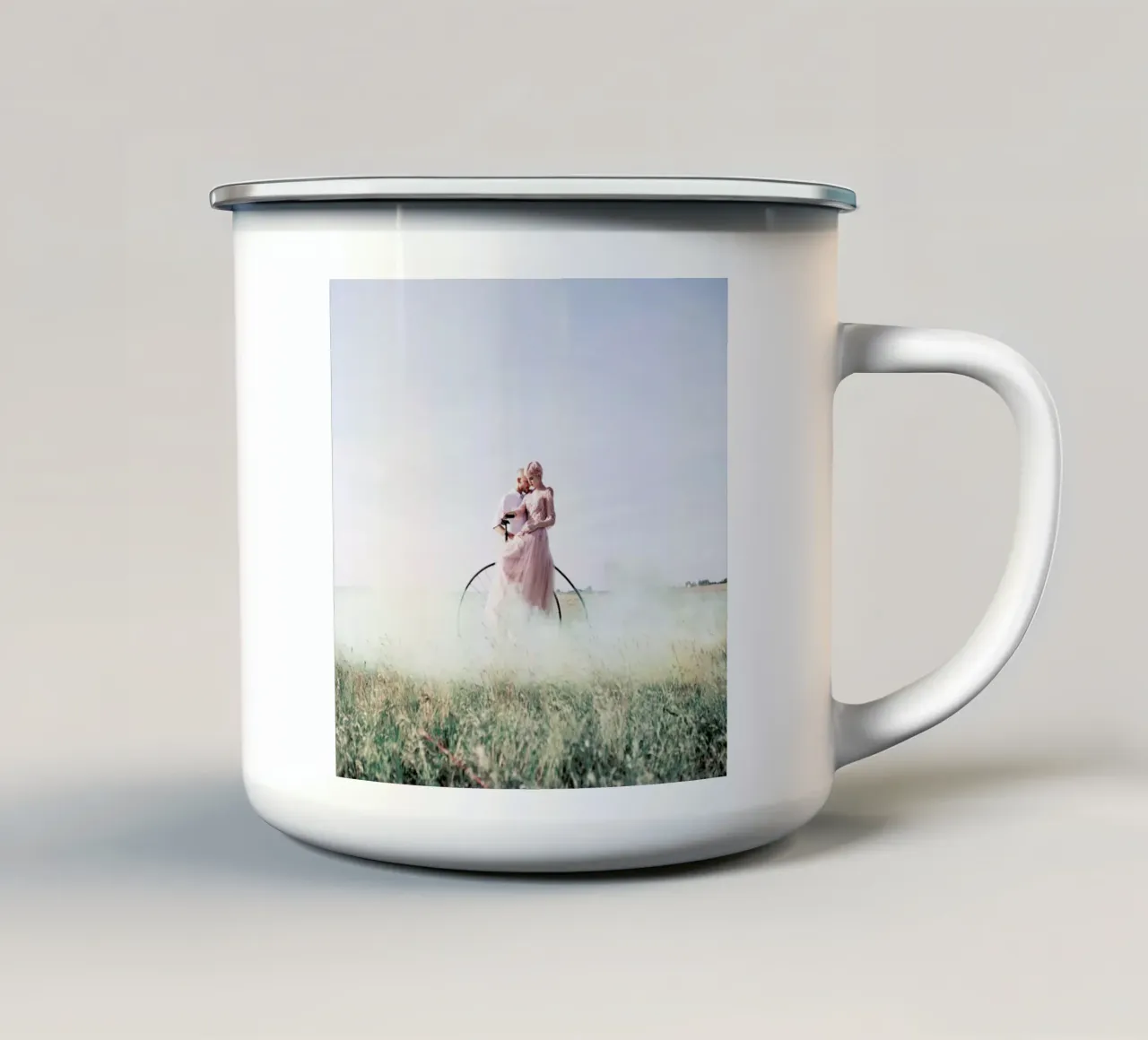 Together tazza in smalto da Jovana Rikalo