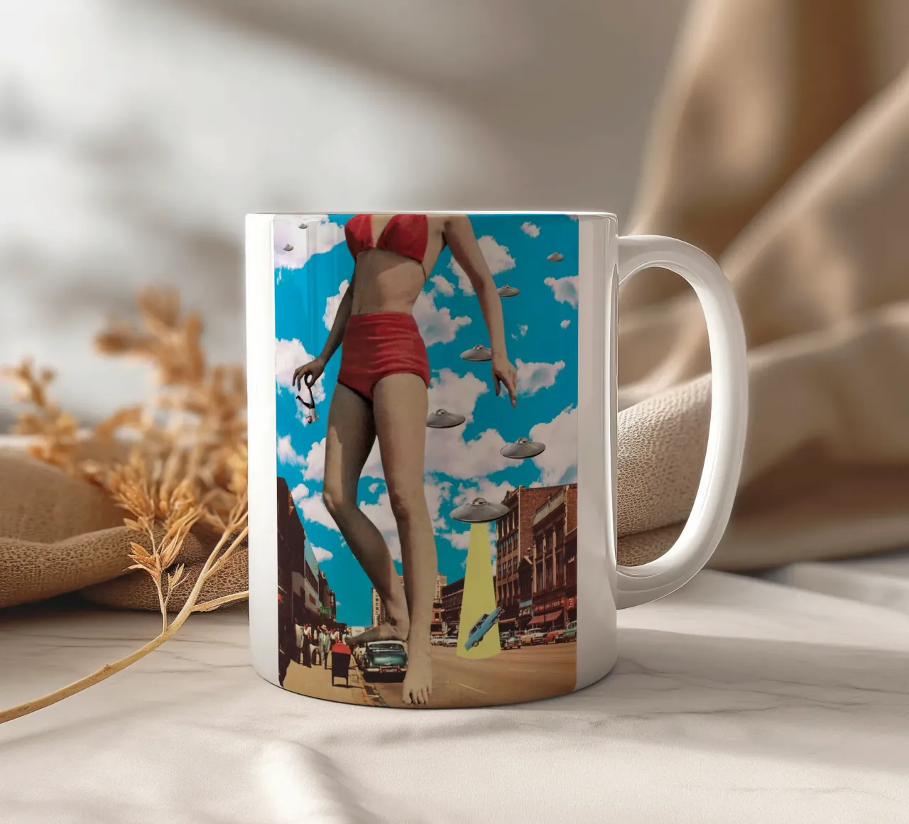 She's arrived tazza in ceramica da MsGonzalez