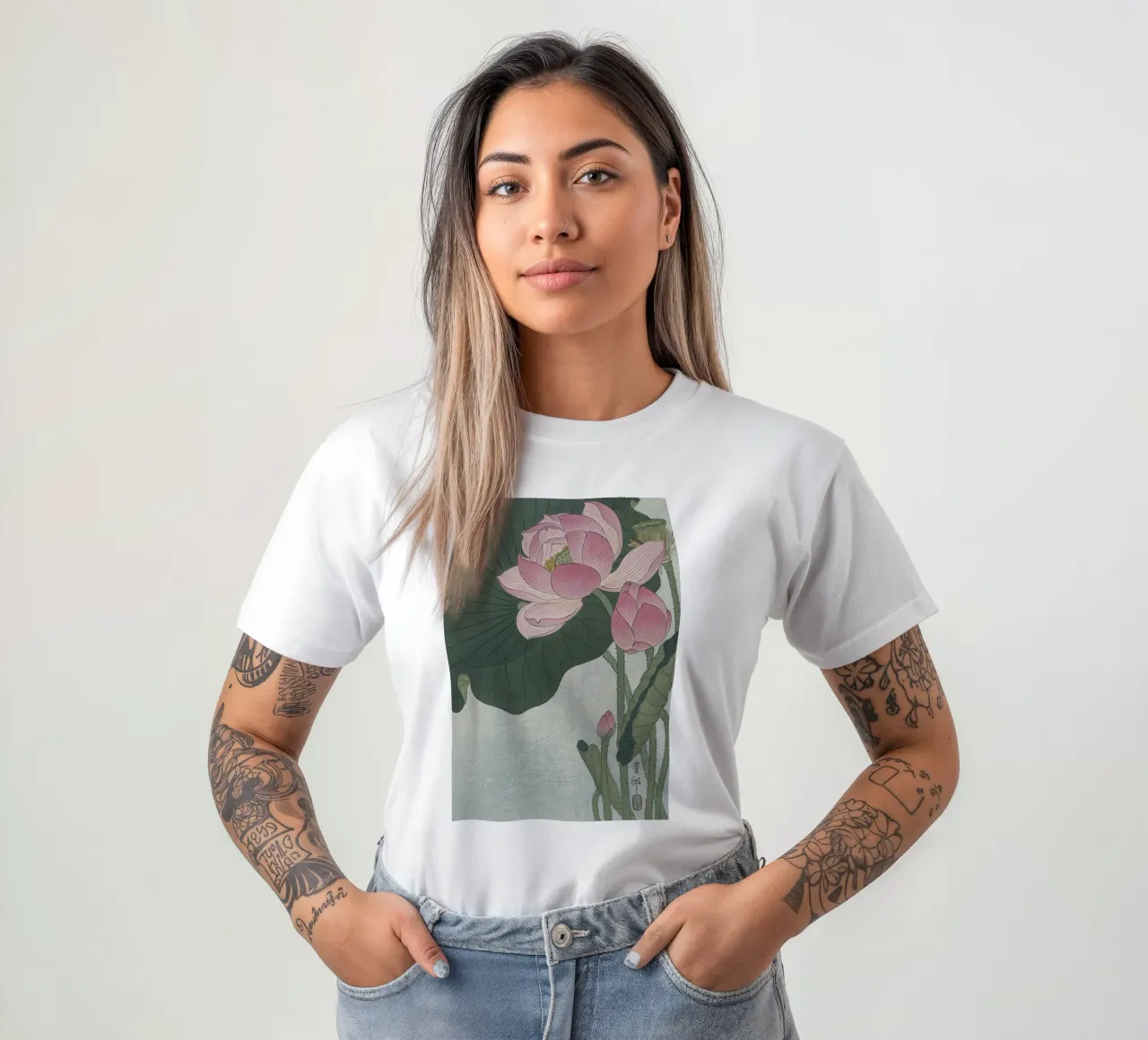 Fiori di loto in fiore - Ohara Koson t-shirt da William Store
