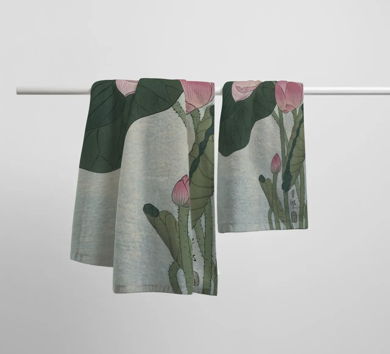 Fiori di loto in fiore - Ohara Koson asciugamano da bagno da William Store
