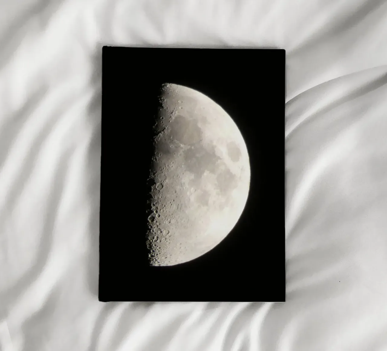 Demi Lune dans l'obscurité notebook by Estelle Création