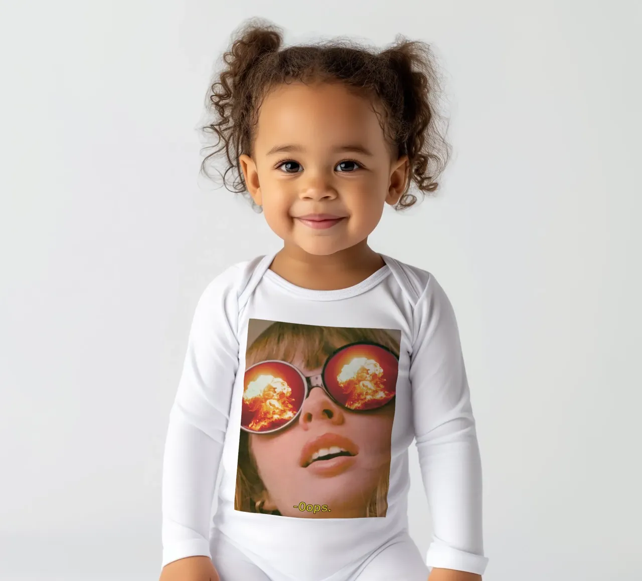 Oops. (The Explosion) body neonato maniche lunghe da MsGonzalez