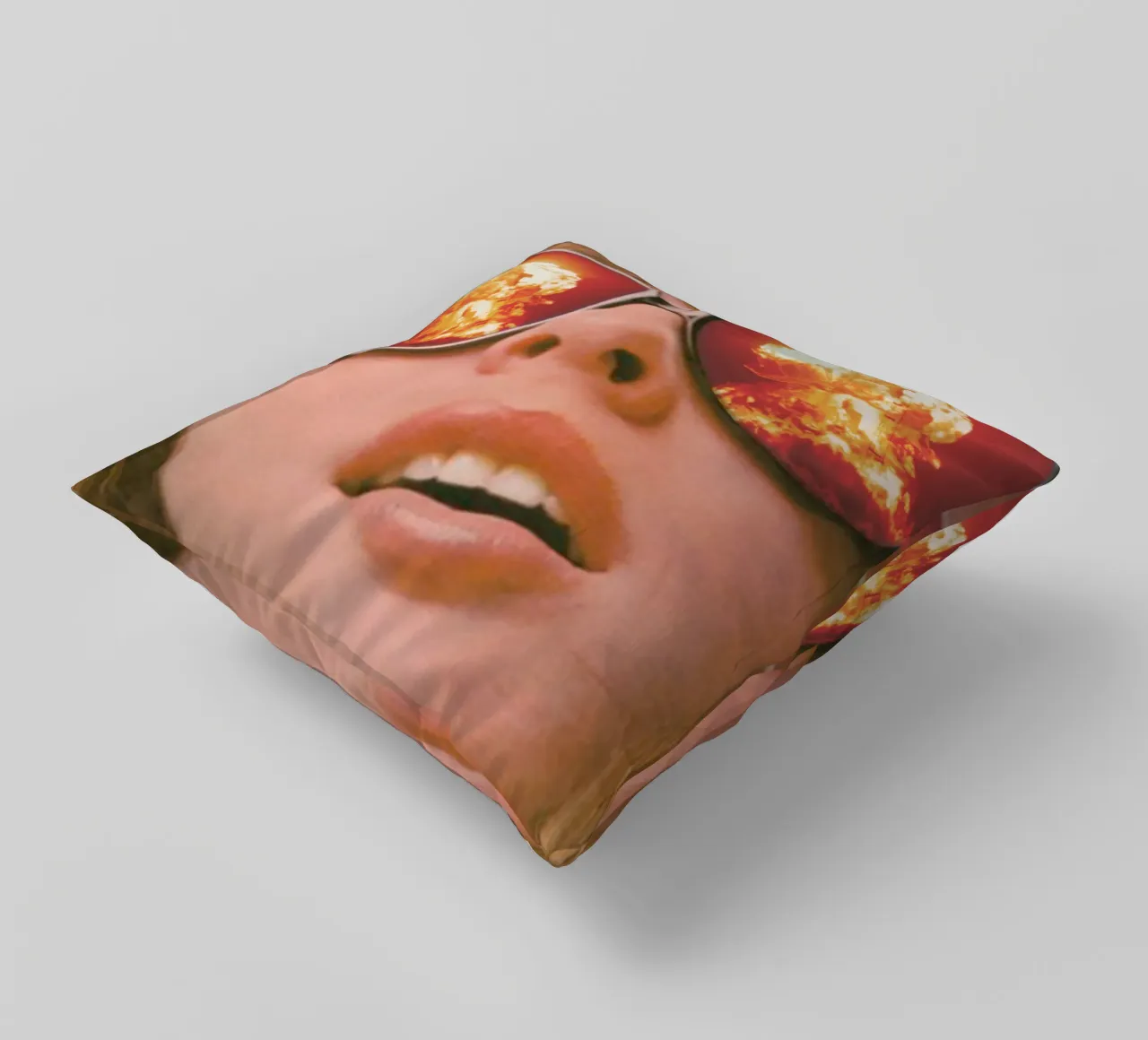 Oops. (The Explosion) cuscino da MsGonzalez