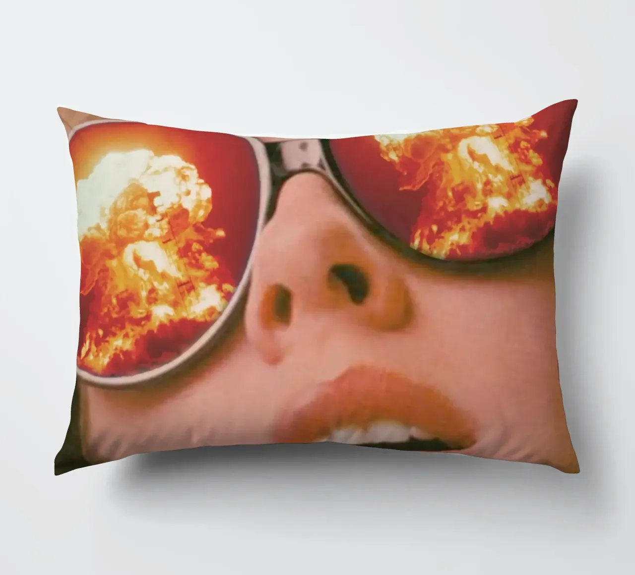 Oops. (The Explosion) cuscino da MsGonzalez