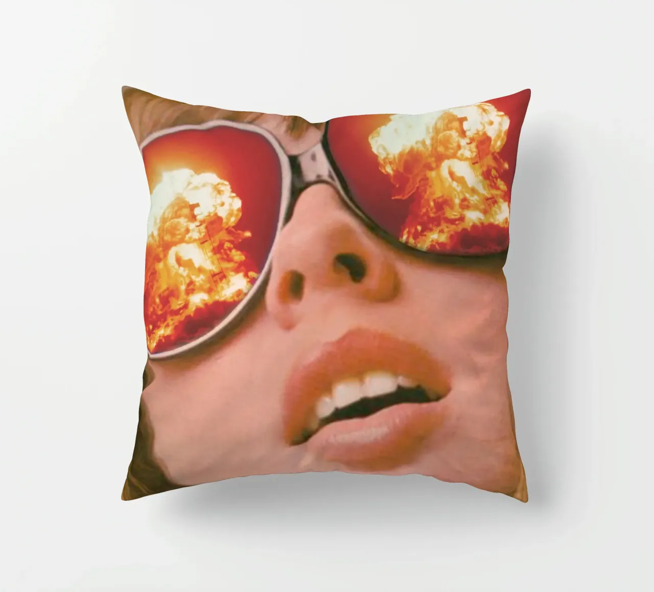 Oops. (The Explosion) cuscino da MsGonzalez