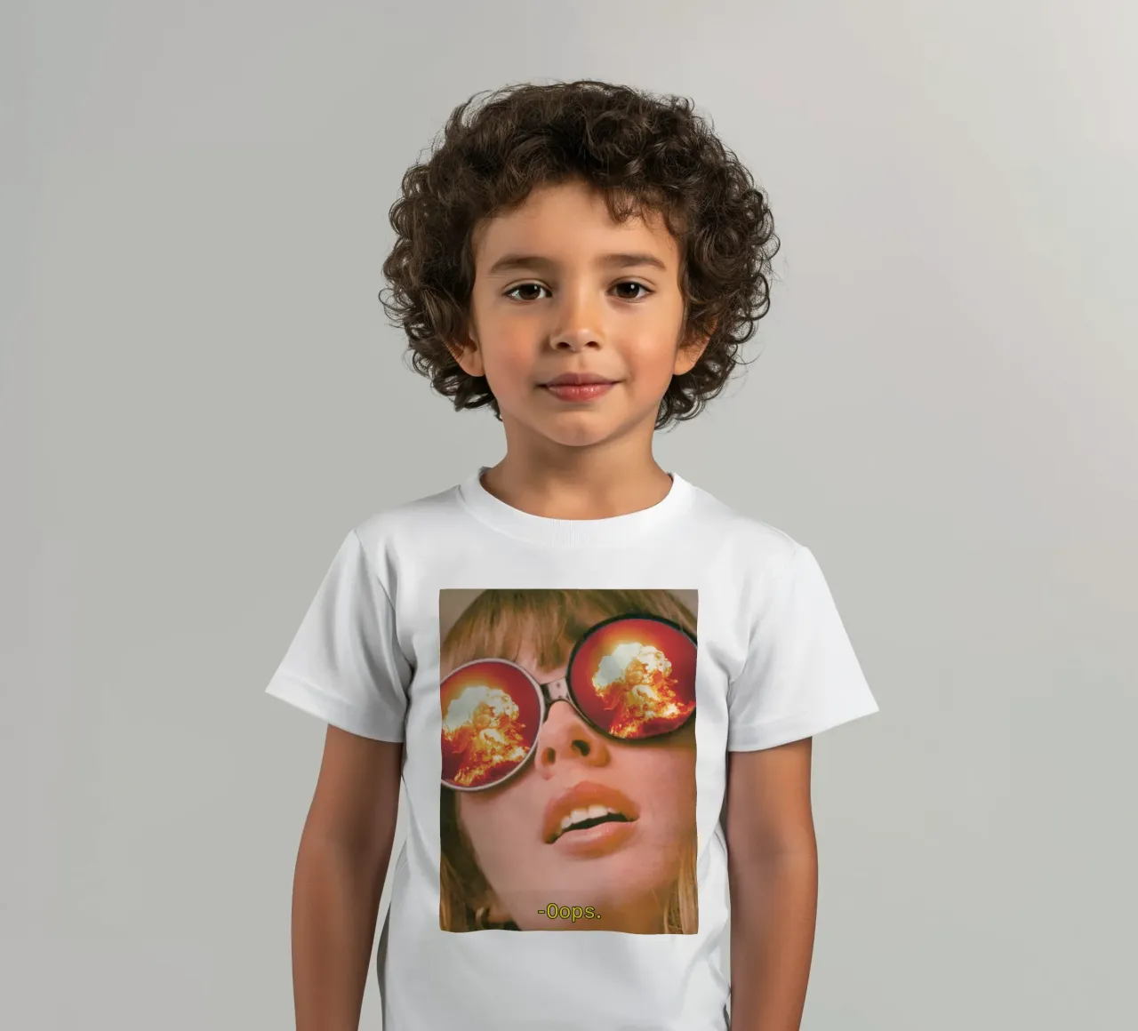 Oops. (The Explosion) t-shirt bambini da MsGonzalez