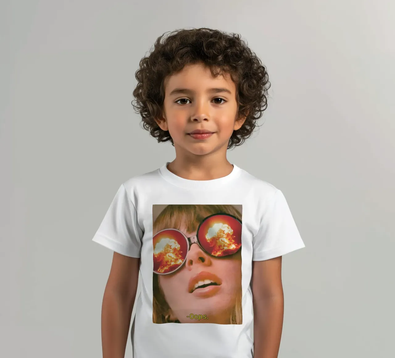 Oops. (The Explosion) t-shirt bambini da MsGonzalez