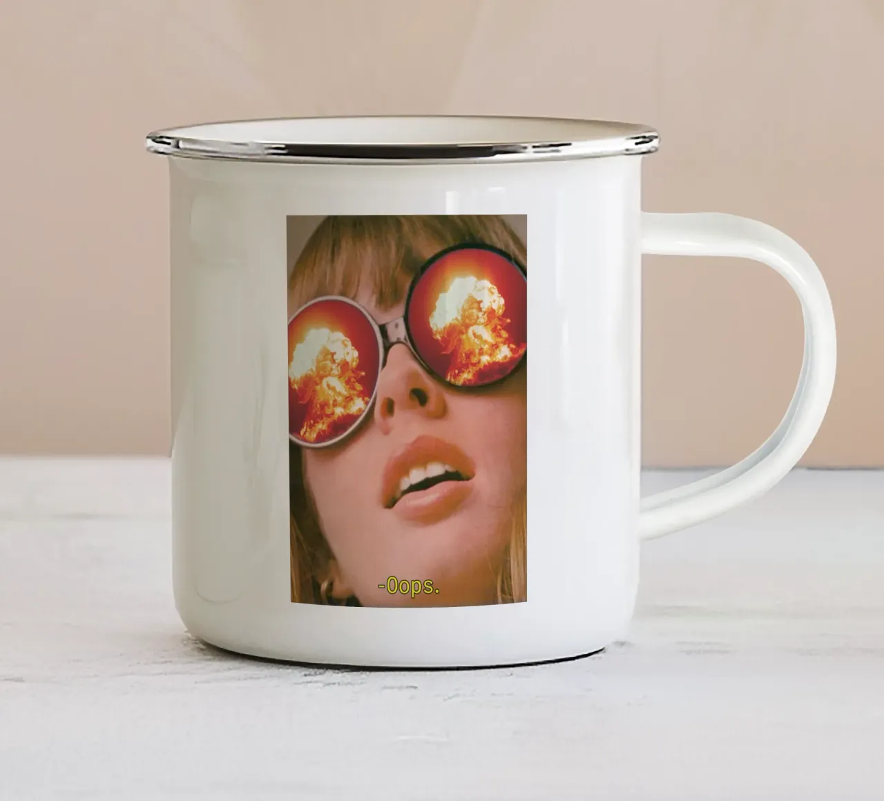 Oops. (The Explosion) tazza in smalto da MsGonzalez