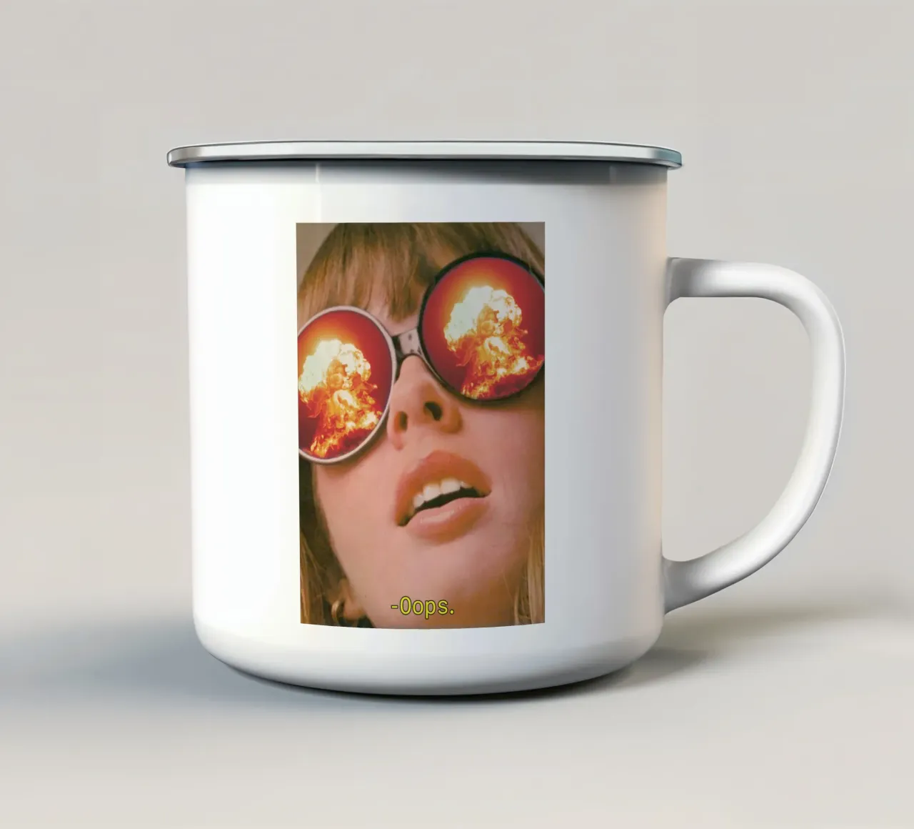 Oops. (The Explosion) tazza in smalto da MsGonzalez