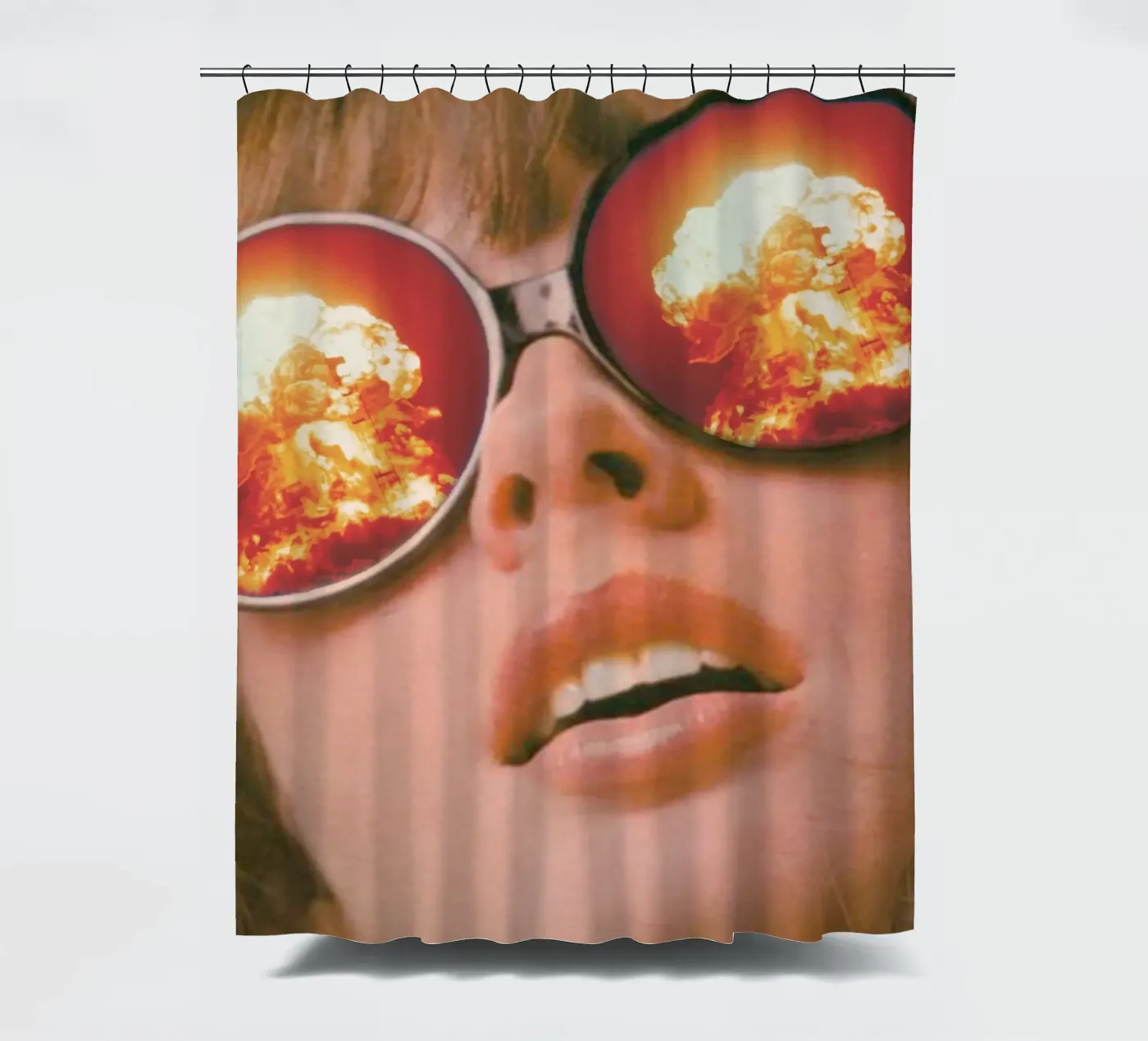Oops. (The Explosion) douchegordijn van MsGonzalez