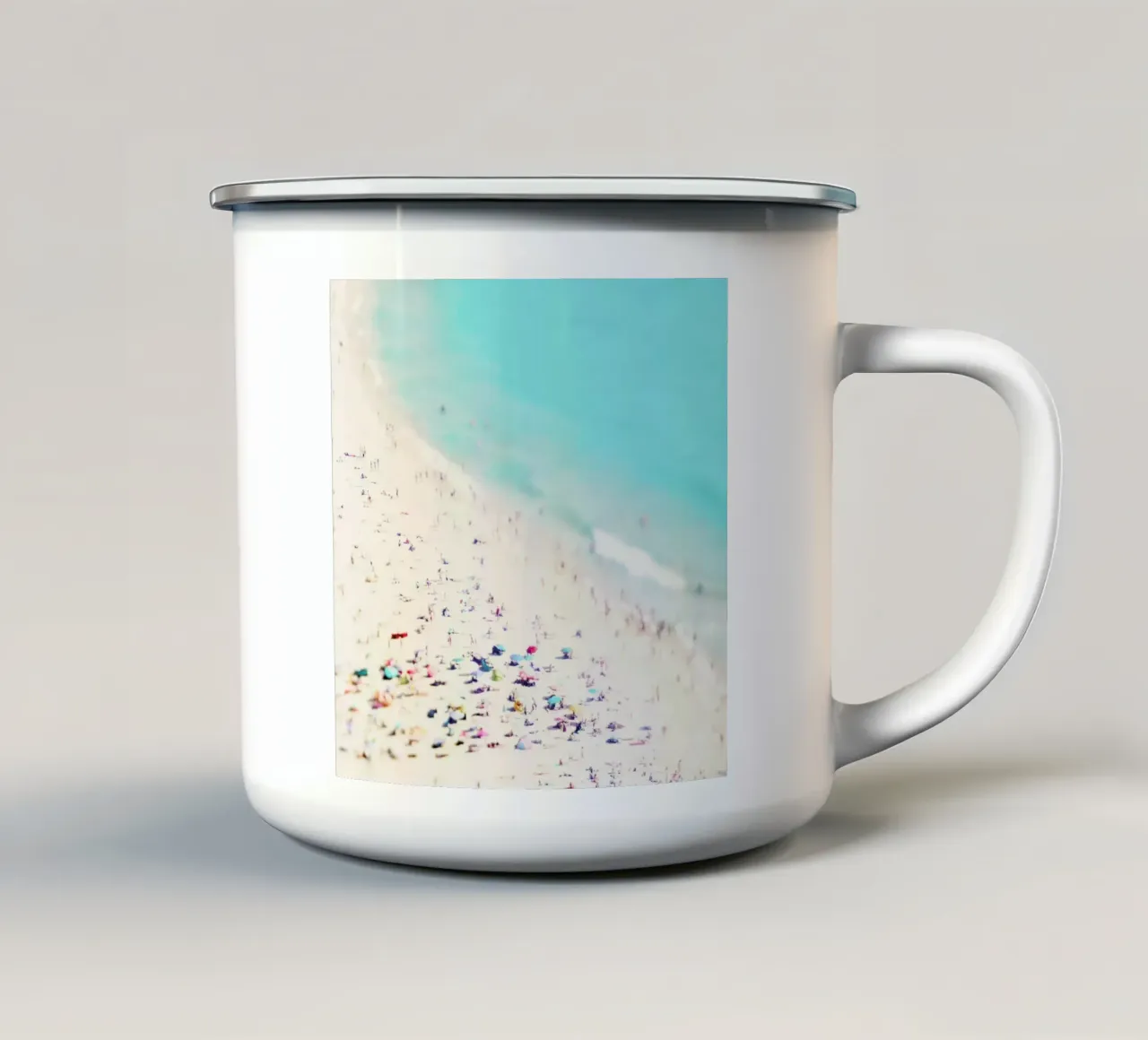 Beach Dreams tazza in smalto da Ingrid Beddoes