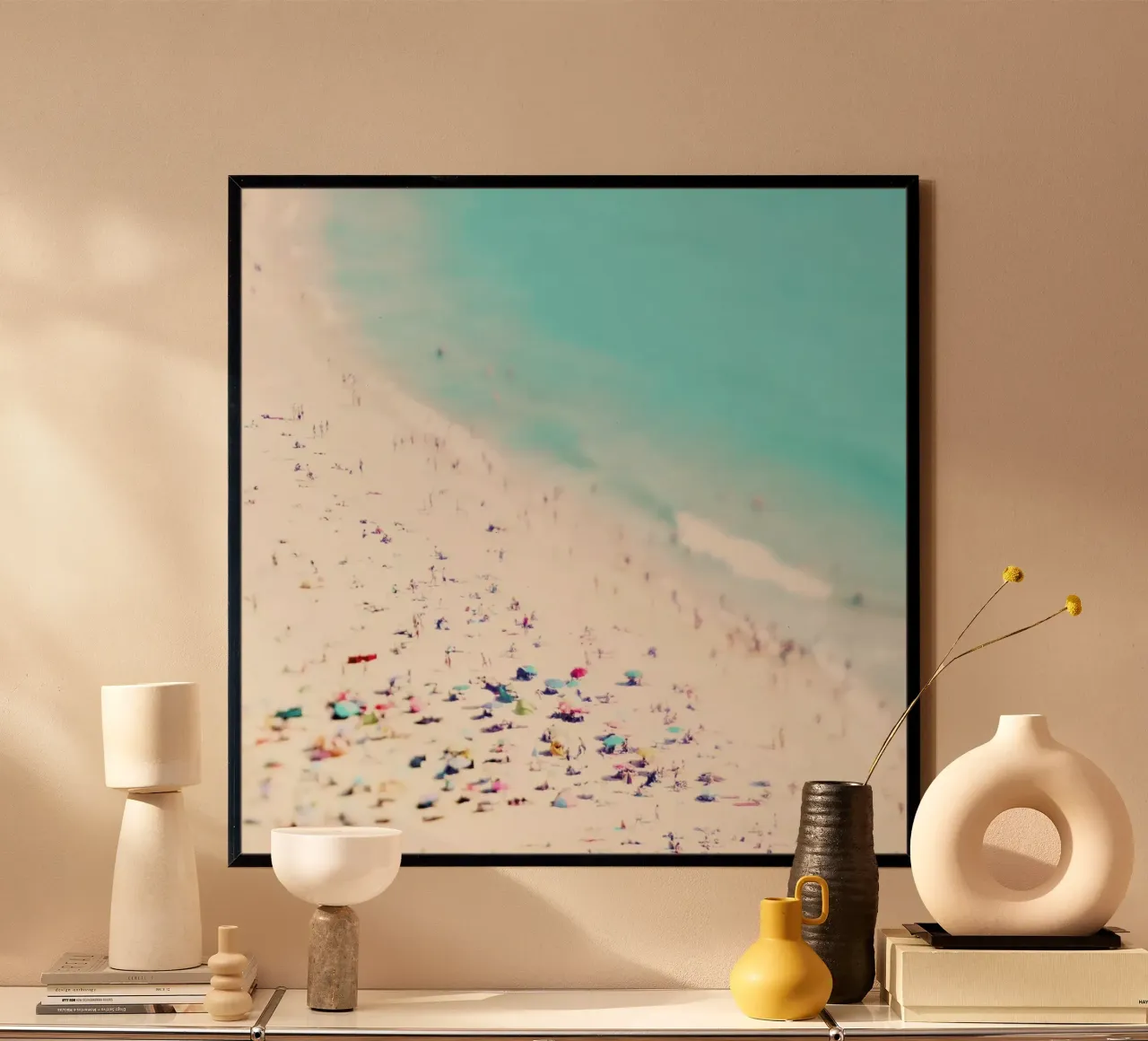 Beach Dreams poster con telaio in legno da Ingrid Beddoes