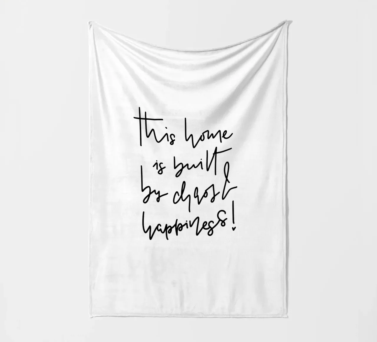 This home is built by chaos & happiness! coperta in pile da LIMITED EDITION LETTERS