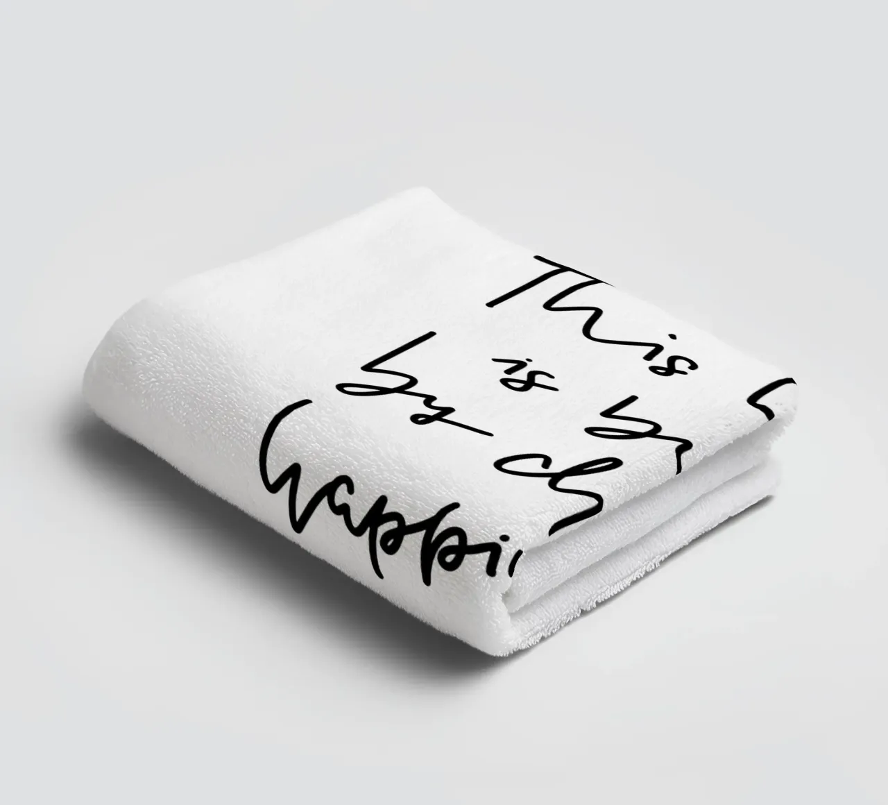 This home is built by chaos & happiness! asciugamano da bagno da LIMITED EDITION LETTERS