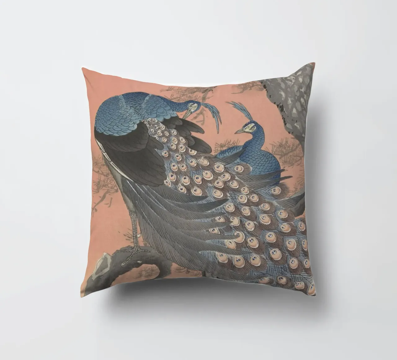 Deux paons sur une branche d'arbre - Ohara Koson coussin de William Store