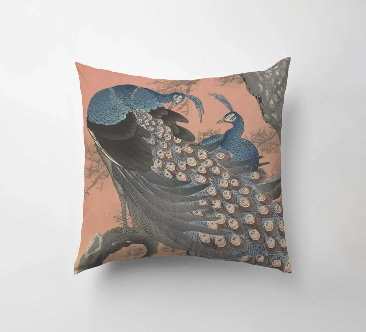 Deux paons sur une branche d'arbre - Ohara Koson coussin de William Store