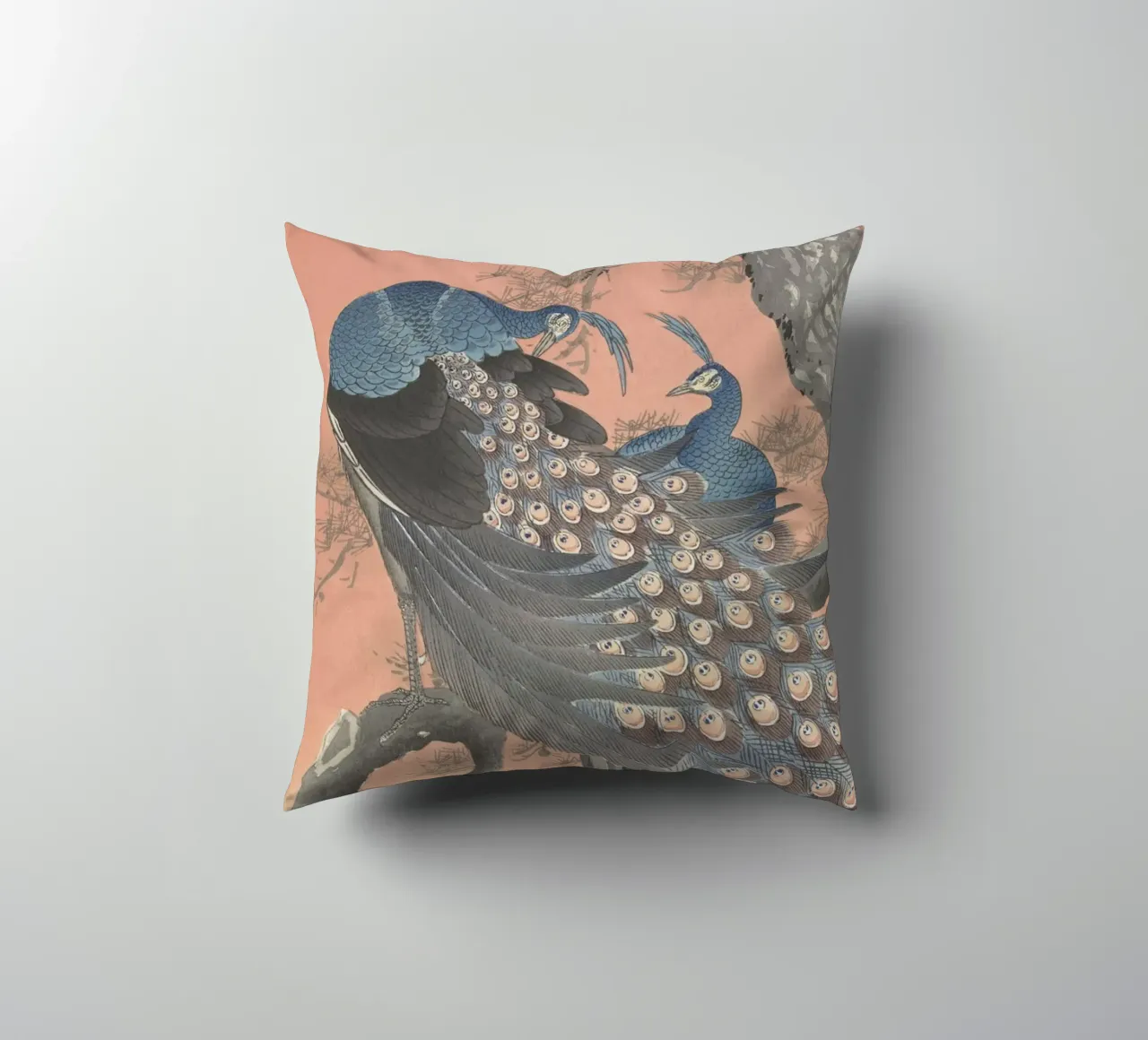 Deux paons sur une branche d'arbre - Ohara Koson coussin de William Store