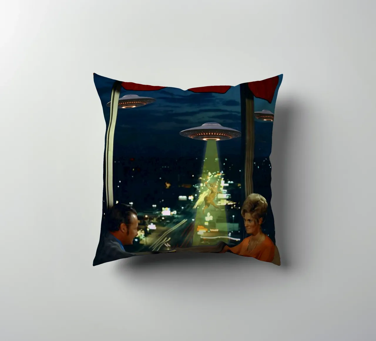 Meow! Cat abduction cuscino da MsGonzalez