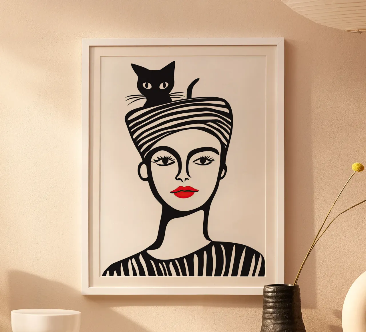 Vrouw met kat op haar hoofd | linosnede poster met houten frame van Autofocus