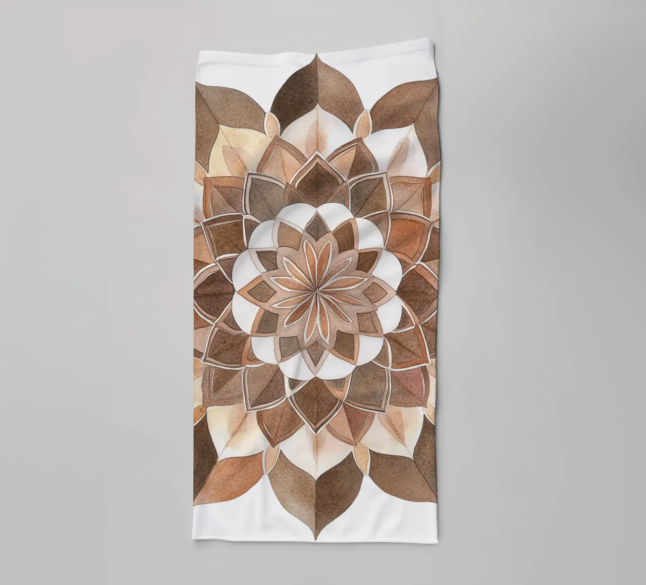 Mandala di moka ad acquerello asciugamano da bagno da Spiritual Touch