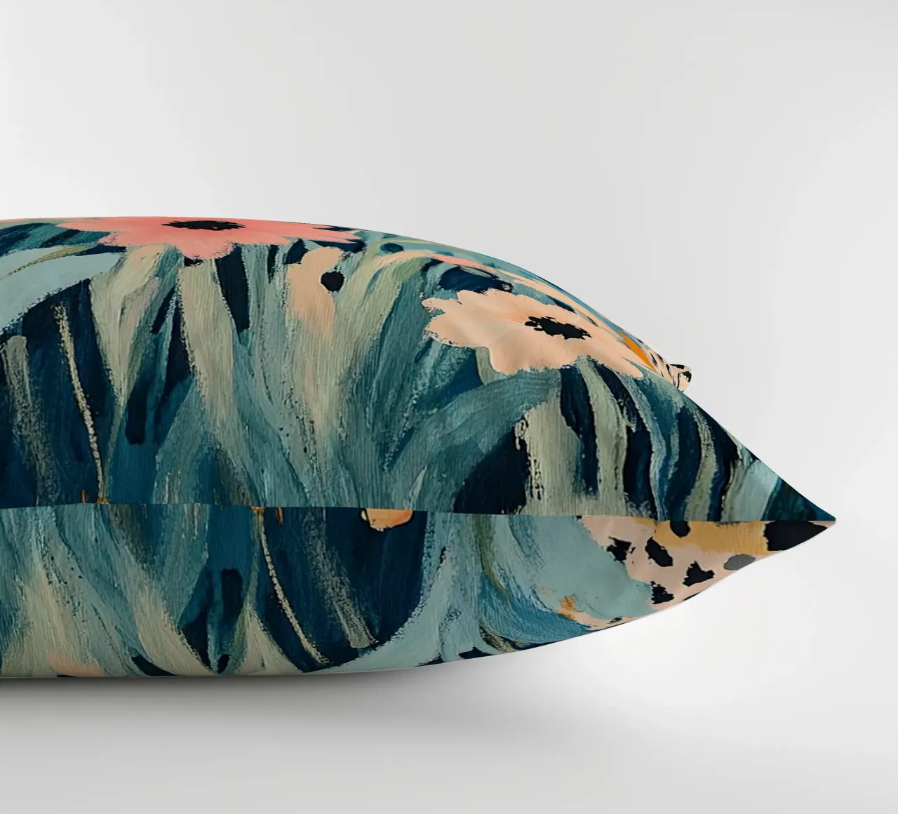 Fiori di leopardo cuscino da Nikis Art Studio