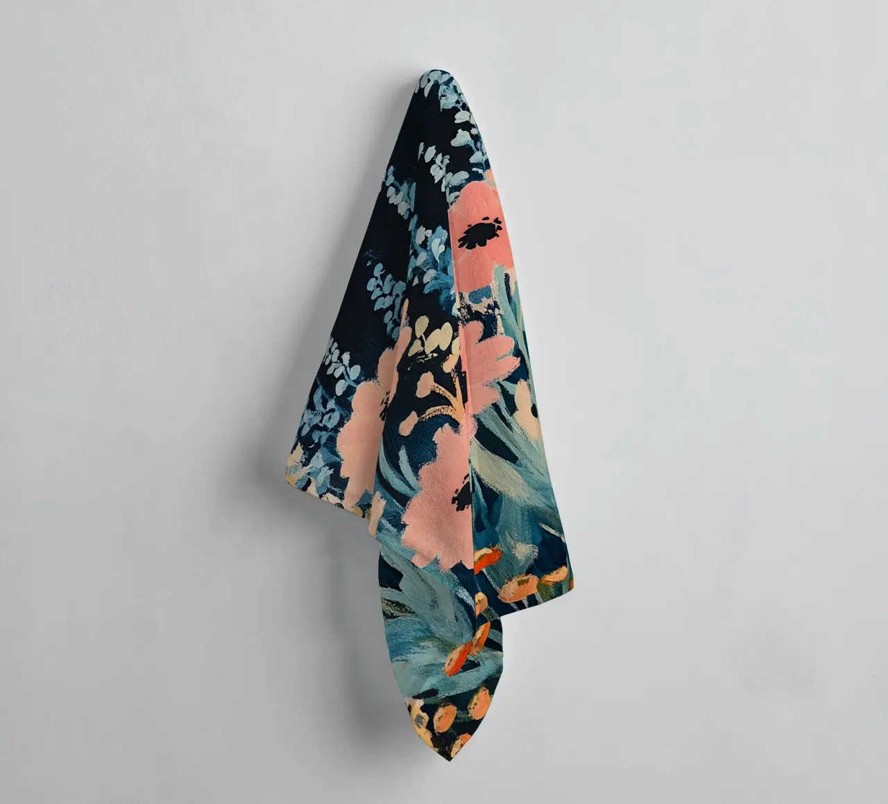 Fiori di leopardo asciugamano da bagno da Nikis Art Studio