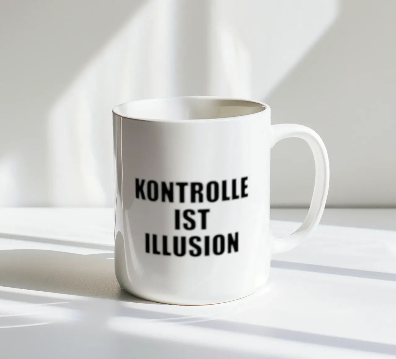 Kontrolle Ist Illusion tazza in ceramica da Hey Vincent