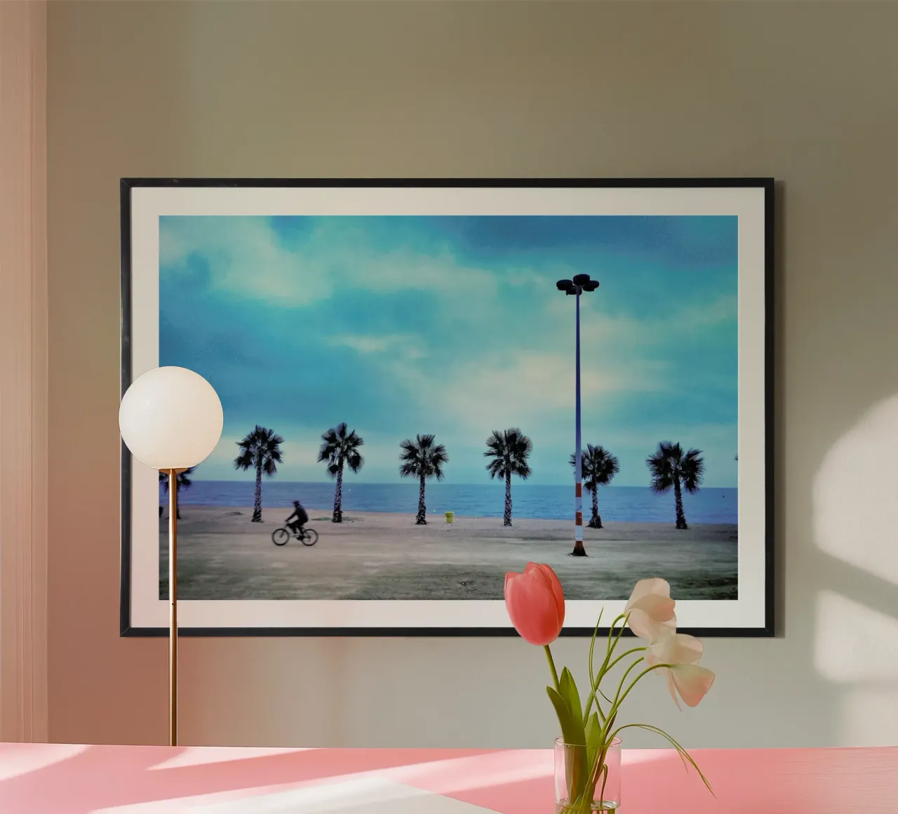 Costa Brava Beach poster con telaio in plastica da Sattrup & Høst