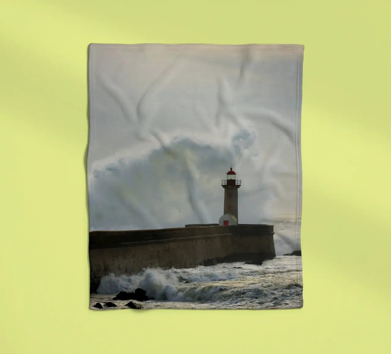 Faro sull'oceano coperta in pile da Teresa André