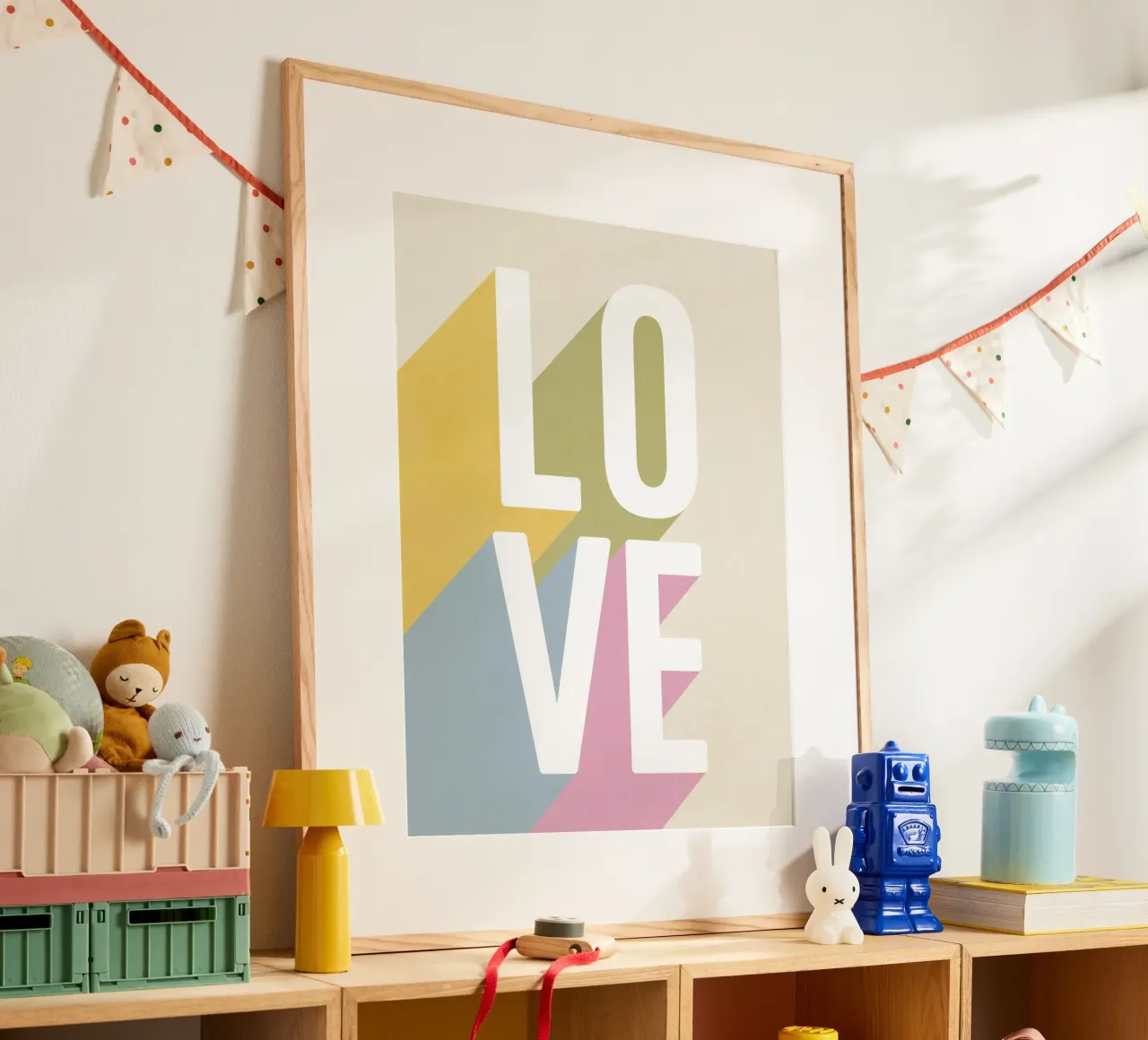 Retro 'LOVE' pastelkleurige schaduwen hahnemühle van Dominique Vari Words