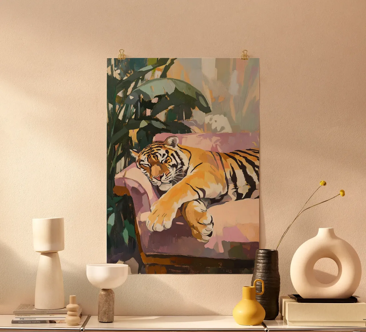 La tigre sul divano poster con telaio in alluminio da Nikis Art Studio