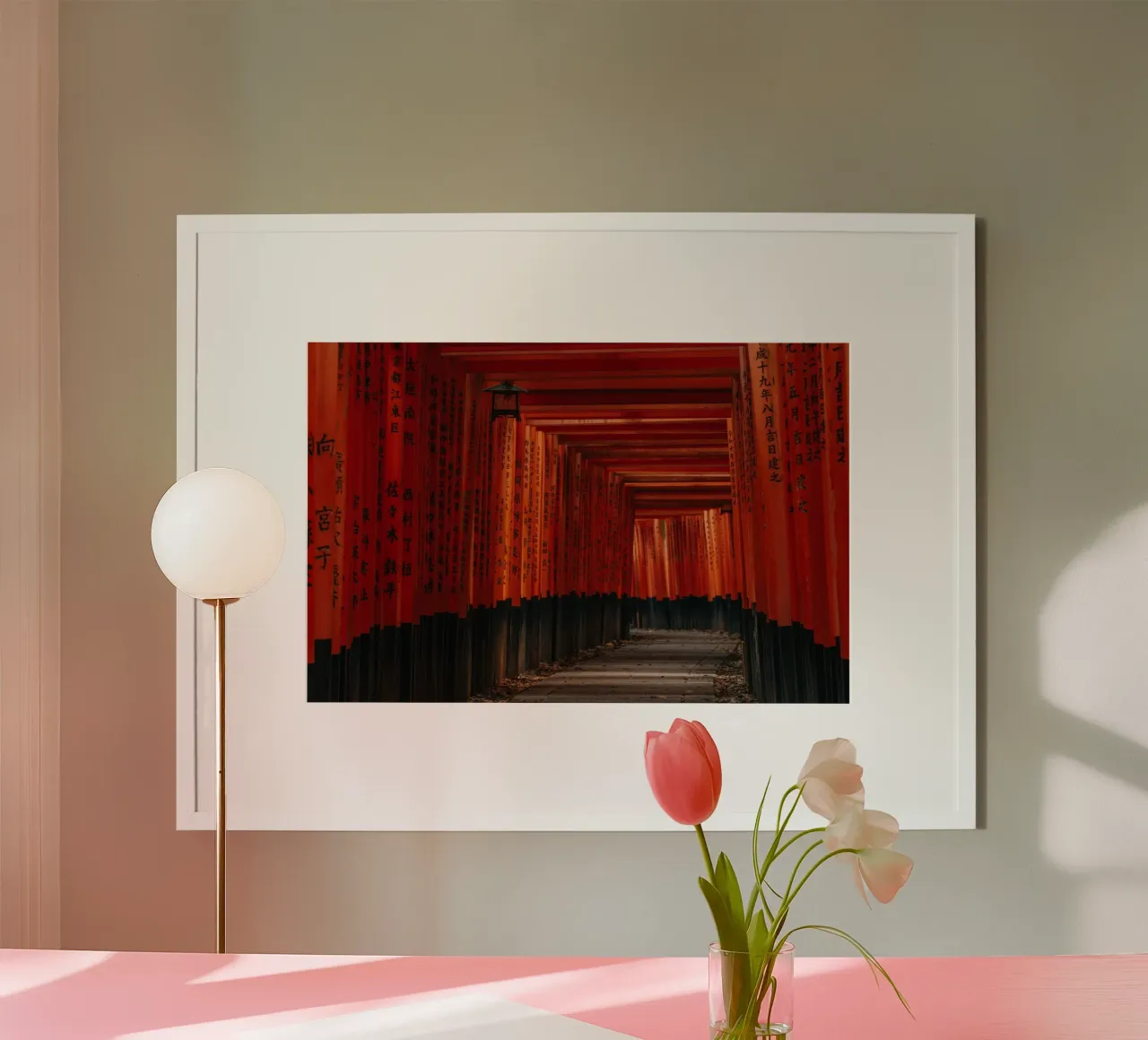Santuario Fushimi Inari vuoto a Kyoto, Giappone poster da Marcel Bisig