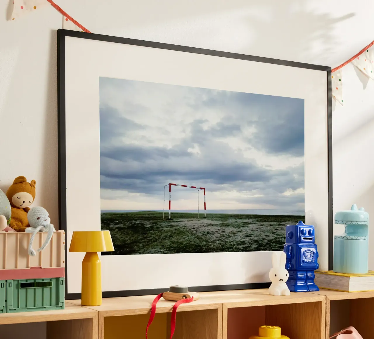 Beach Ball poster con telaio in legno da Sattrup & Høst