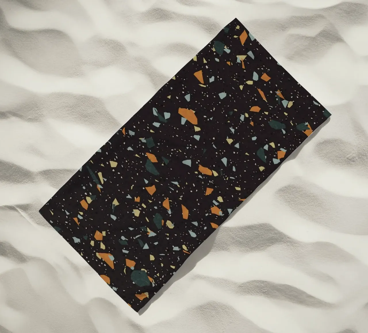 Terrazzo nero, verde acqua e arancione telo mare da amini54