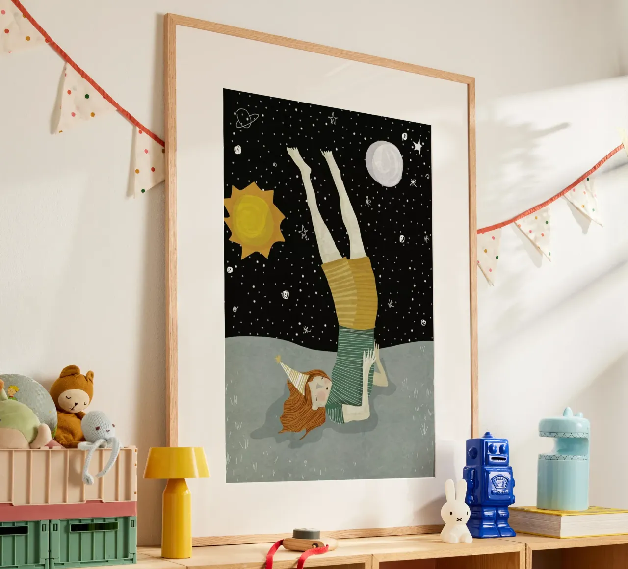 Around the Sun poster con telaio in legno da Amalia Restrepo