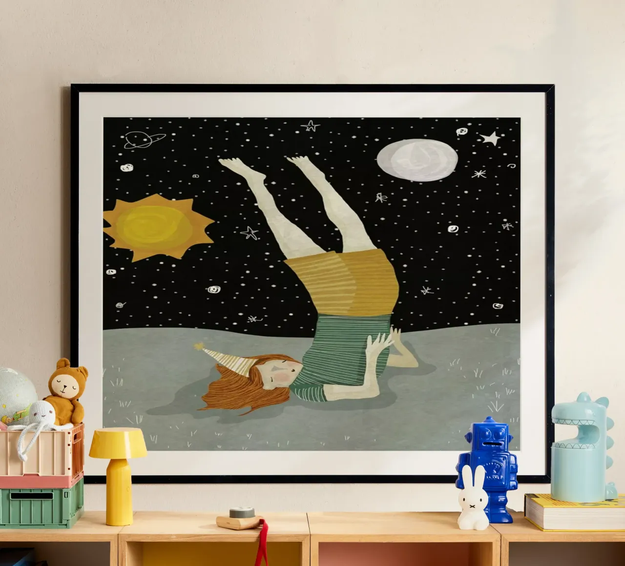 Around the Sun poster con telaio in legno da Amalia Restrepo