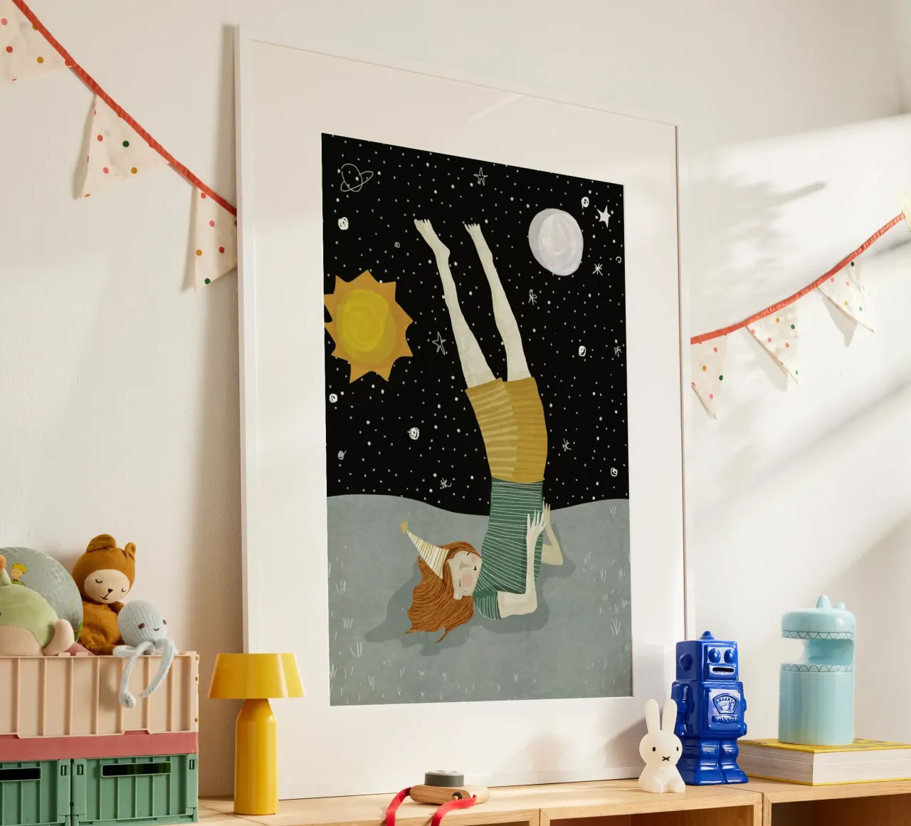 Around the Sun poster con telaio in legno da Amalia Restrepo