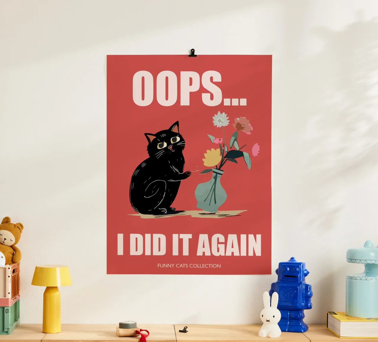 "Oops I did it again" Chat noir avec vase à fleurs poster avec cadre en aluminium de Peaches Art Prints