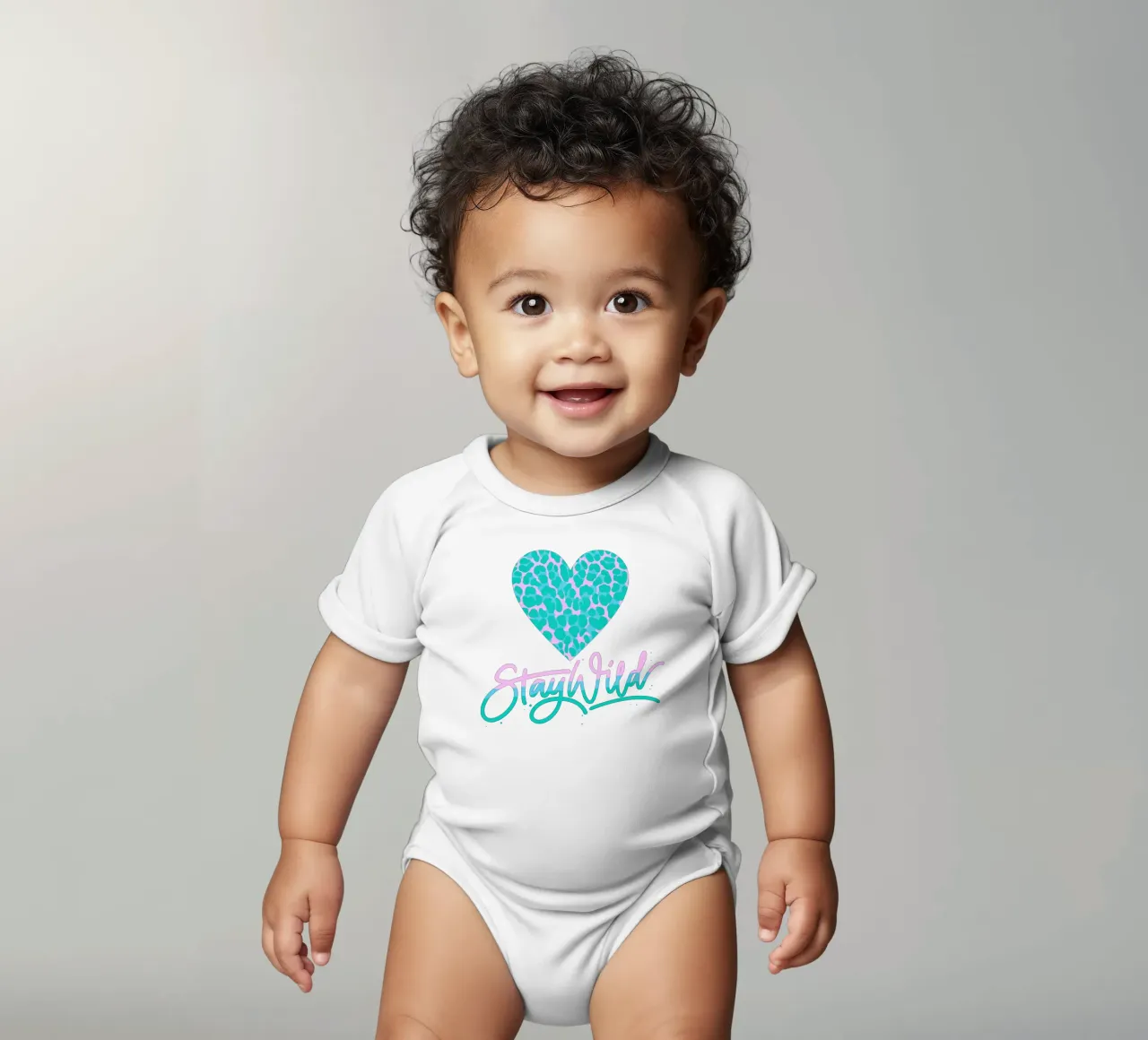 Stay Wild. Leo-Print in Pink und Türkis Kurzarm Babybody von CalliLetters
