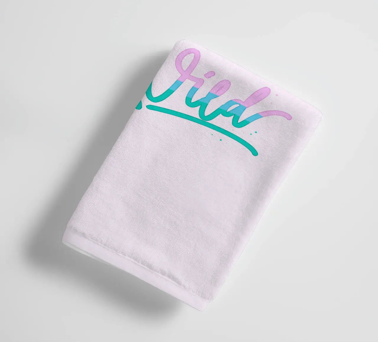 Stay Wild. Stampa Leo in rosa e turchese asciugamano da bagno da CalliLetters