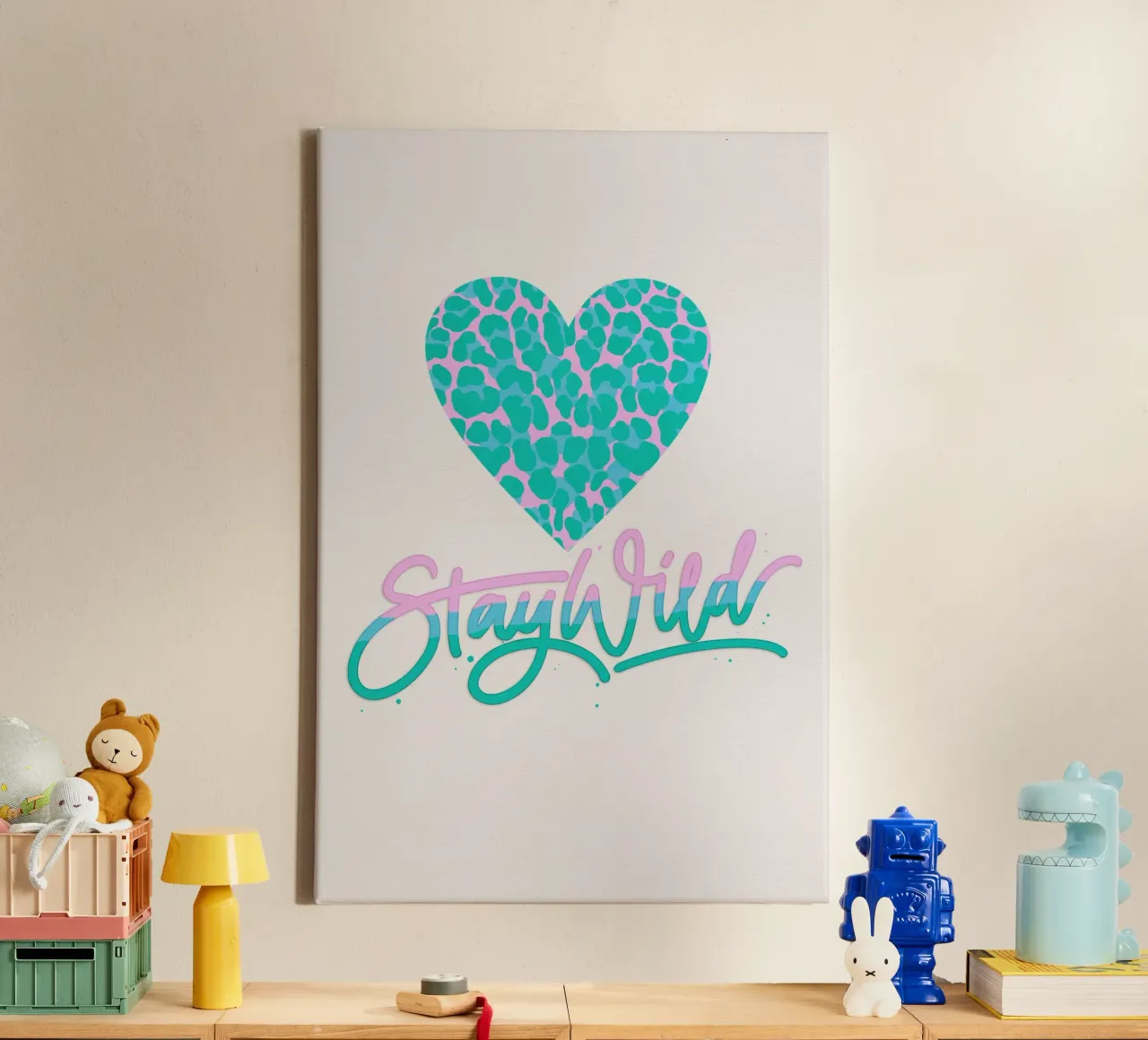 Blijf Wild. Leeuw print in roze en turquoise canvas met Baklijst van CalliLetters